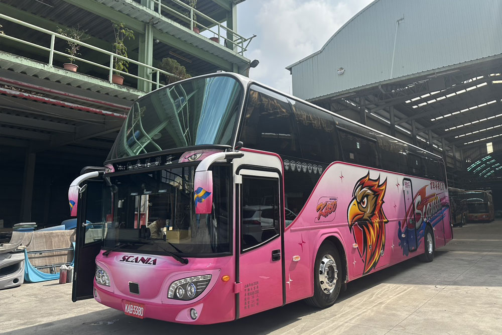 Scania三排椅遊覽車-遊覽車型