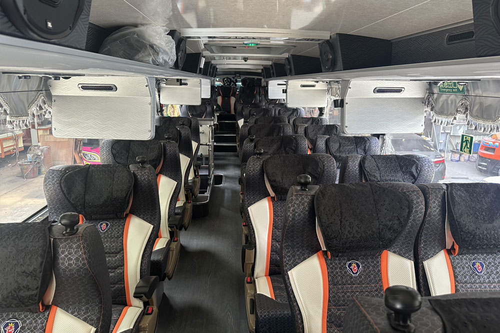 Scania三排椅遊覽車-車內環境